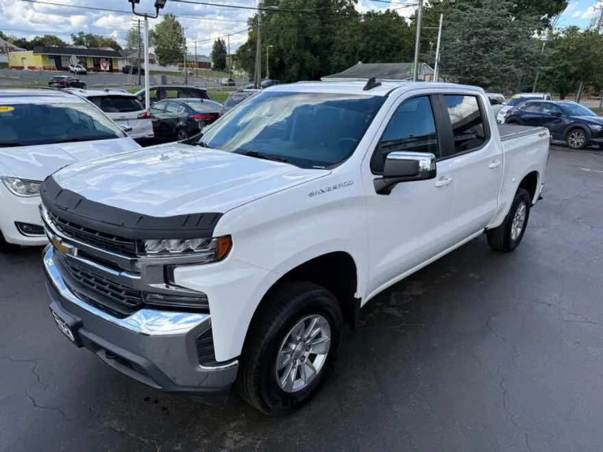 2020 Chevrolet Silverado LT photo 1