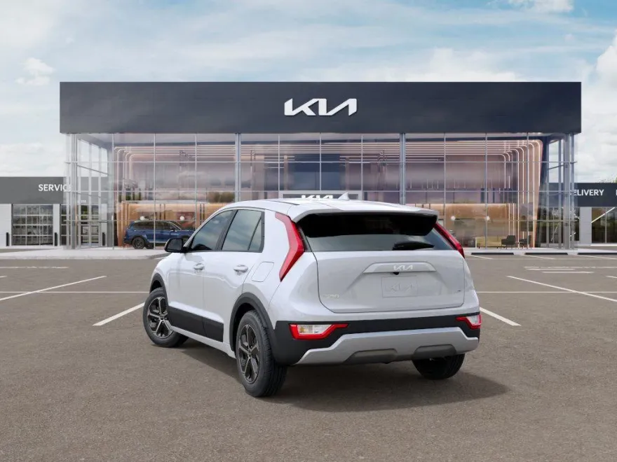2025 Kia Niro LX photo 4