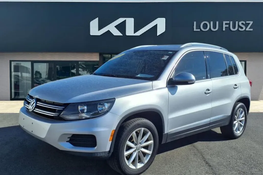 2017 Volkswagen Tiguan Wolfsburg Edition photo 1