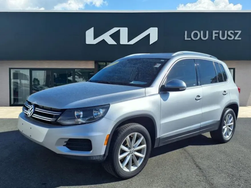 2017 Volkswagen Tiguan Wolfsburg Edition photo 1