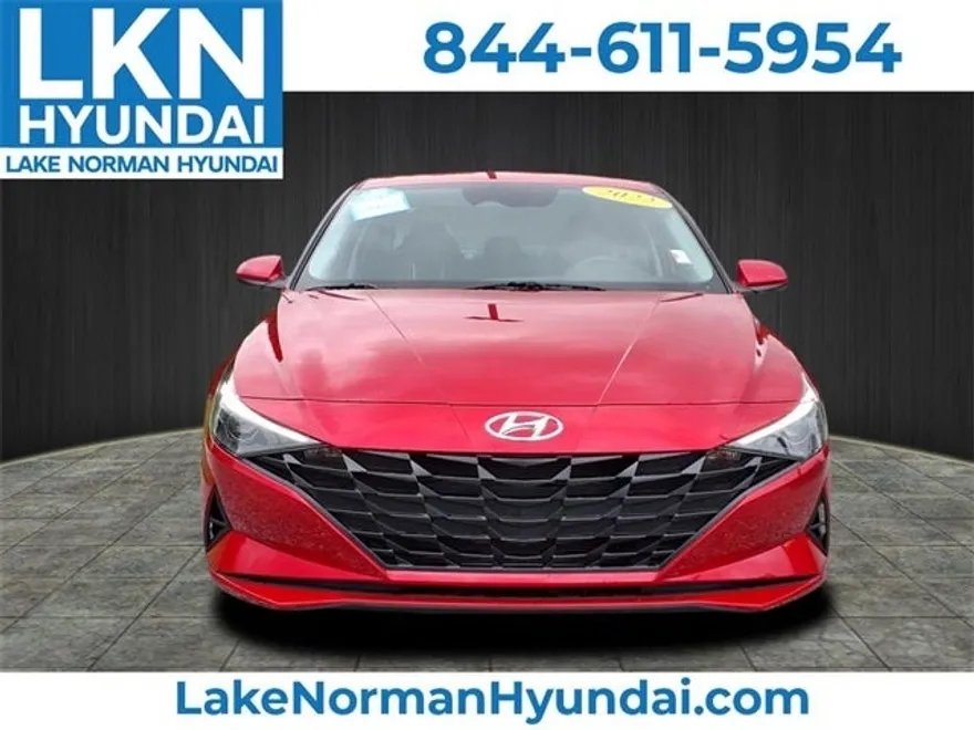 2023 Hyundai Elantra SEL photo 1