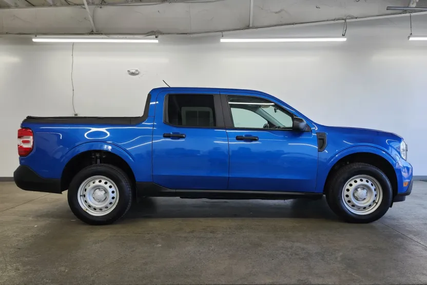 2022 Ford Maverick XL photo 1