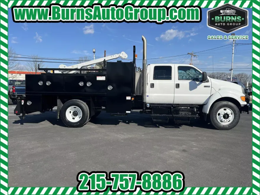 2013 Ford F-750 photo 1