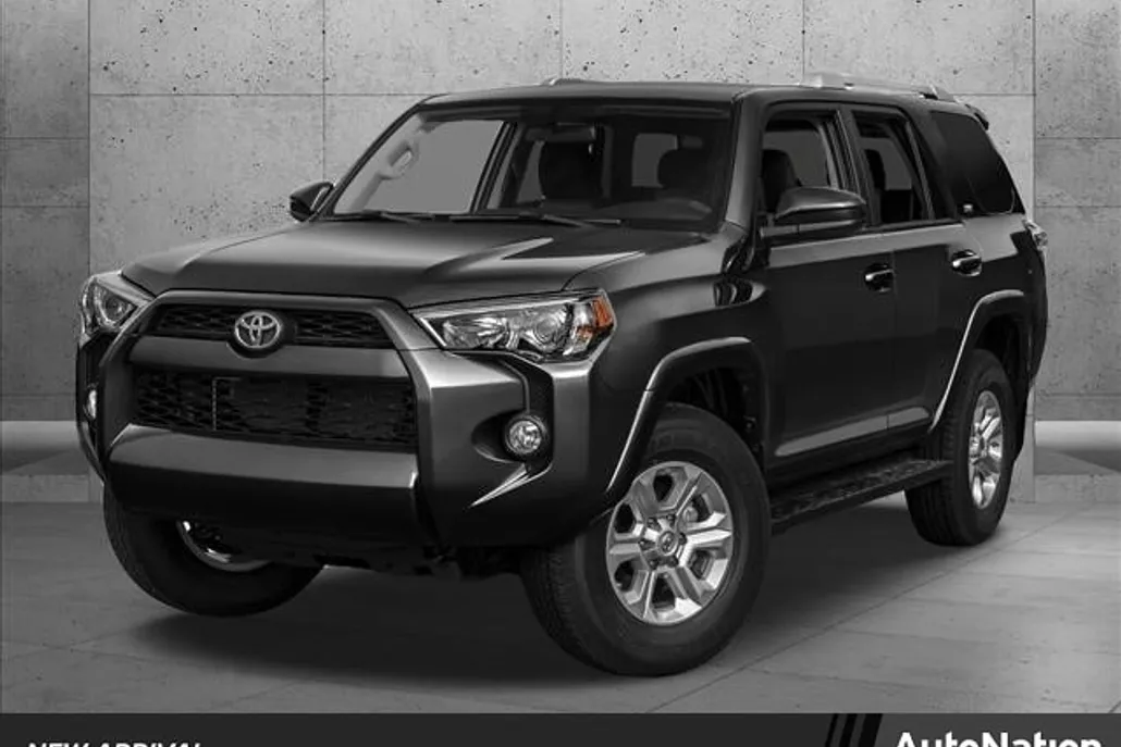 2016 Toyota 4Runner SR5 photo 1