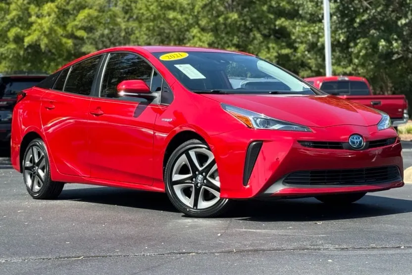2021 Toyota Prius XLE photo 1