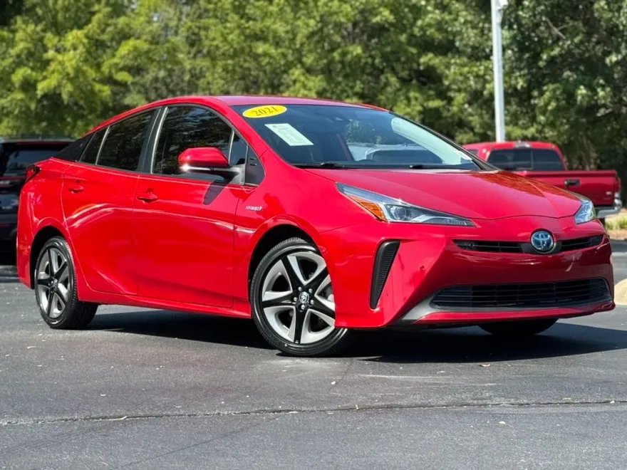 2021 Toyota Prius XLE photo 1