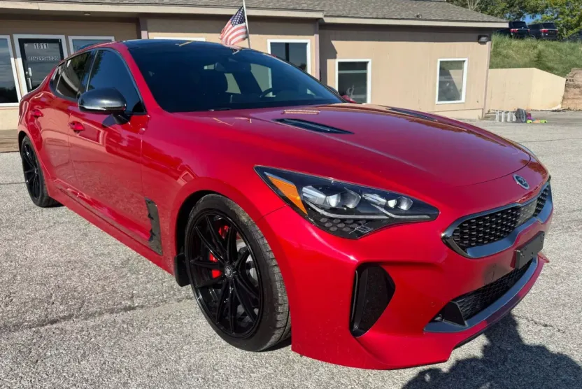 2018 Kia Stinger GT2 photo 1