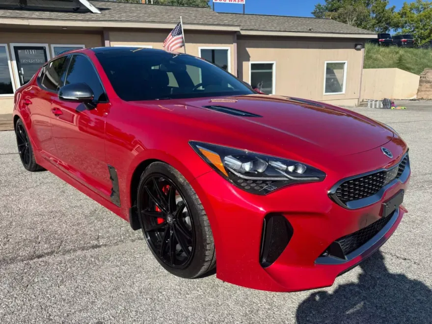 2018 Kia Stinger GT2 photo 1