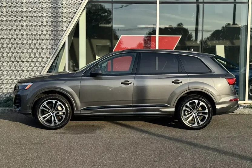 2025 Audi Q7 Premium 45 photo 1