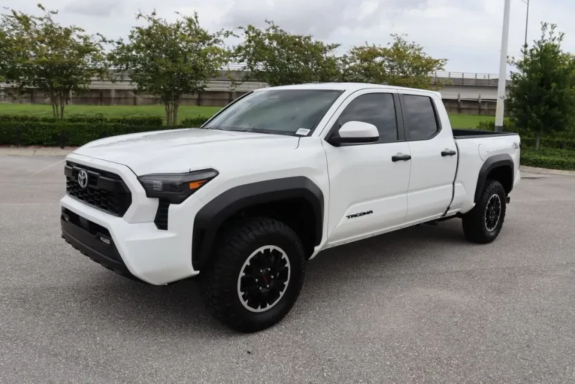 2025 Toyota Tacoma TRD Off-Road photo 1