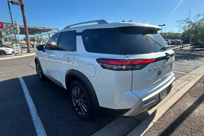 2024 Nissan Pathfinder SL photo 1