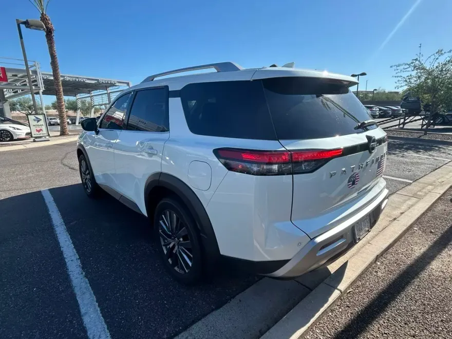 2024 Nissan Pathfinder SL photo 1