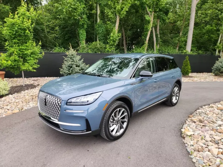 2023 Lincoln Corsair Standard photo 1