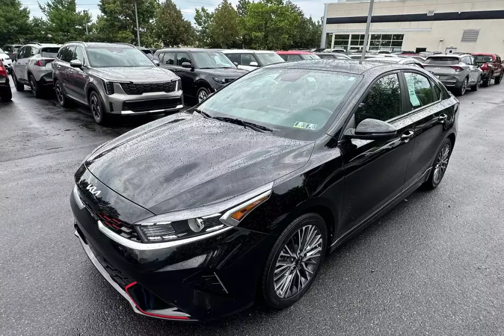 2022 Kia Forte GT-Line photo 1