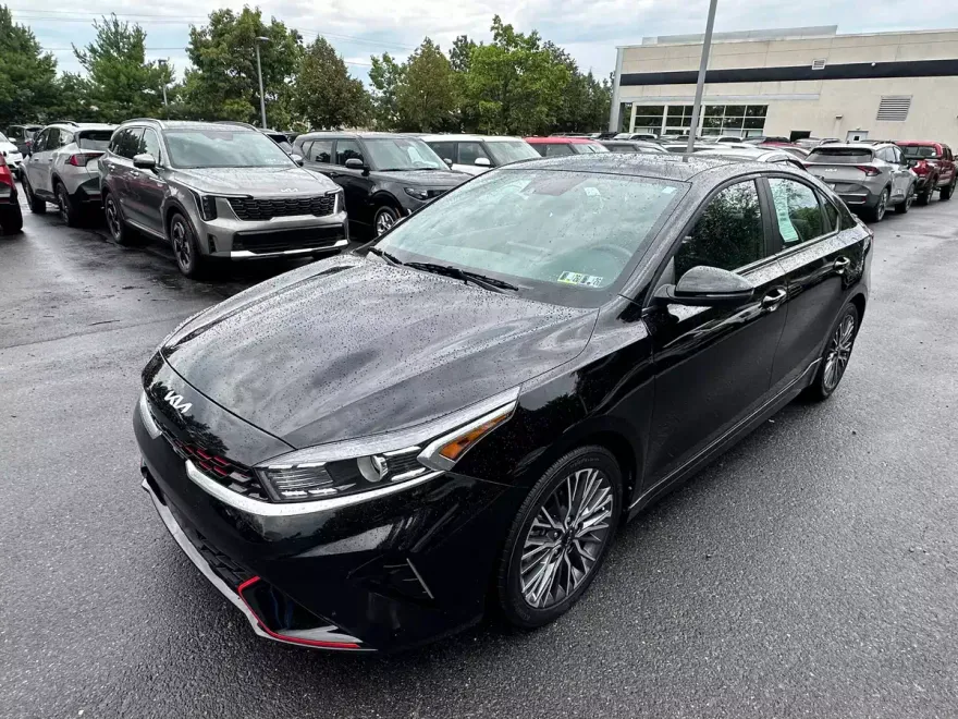 2022 Kia Forte GT-Line photo 1