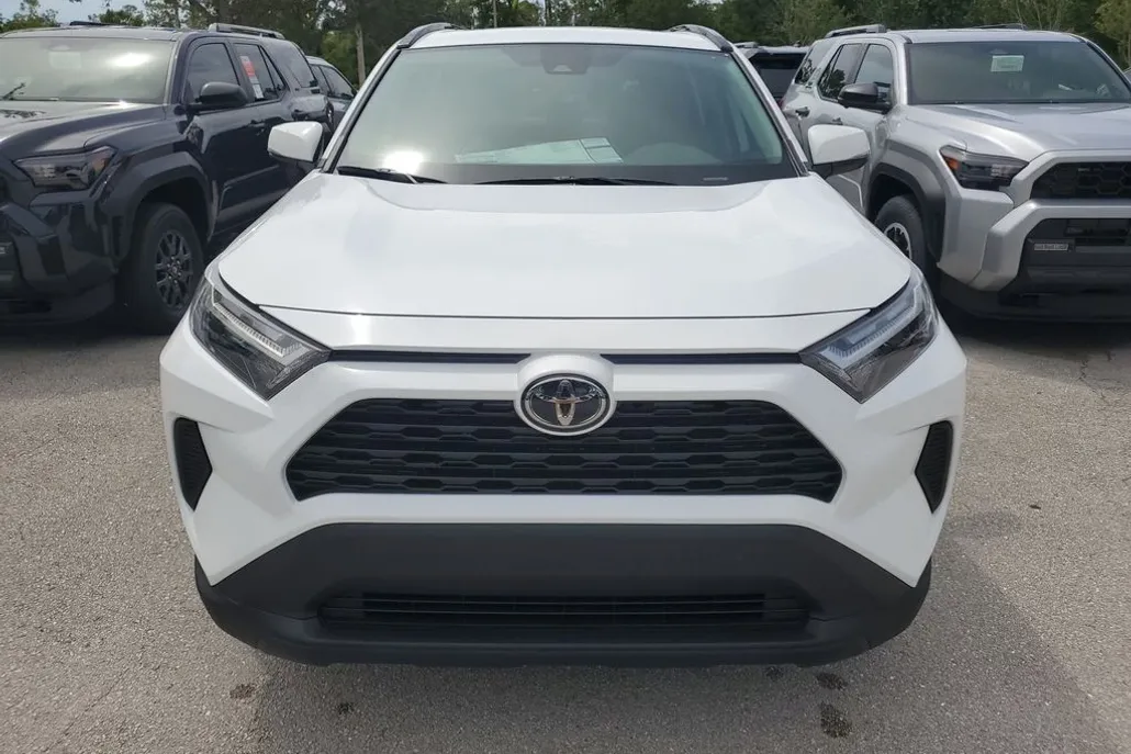 2025 Toyota RAV4 Hybrid XLE photo 1