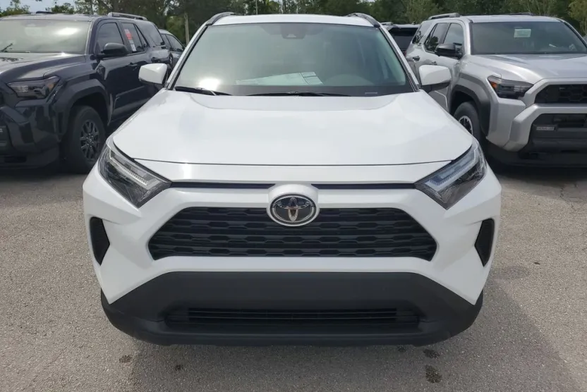 2025 Toyota RAV4 Hybrid XLE photo 1