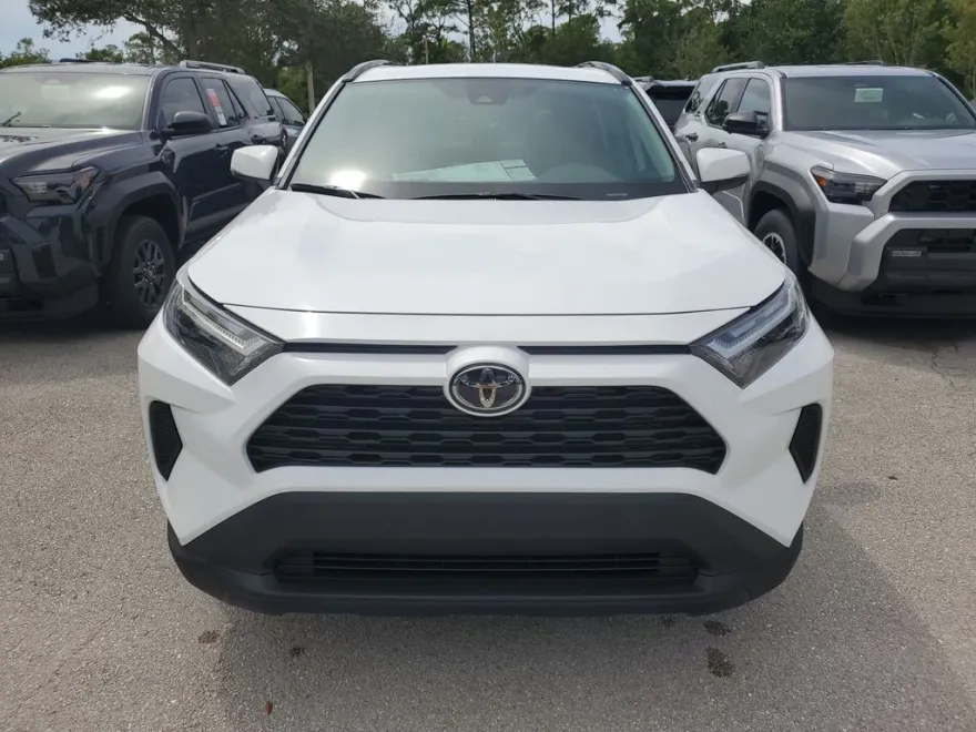 2025 Toyota RAV4 Hybrid XLE photo 1