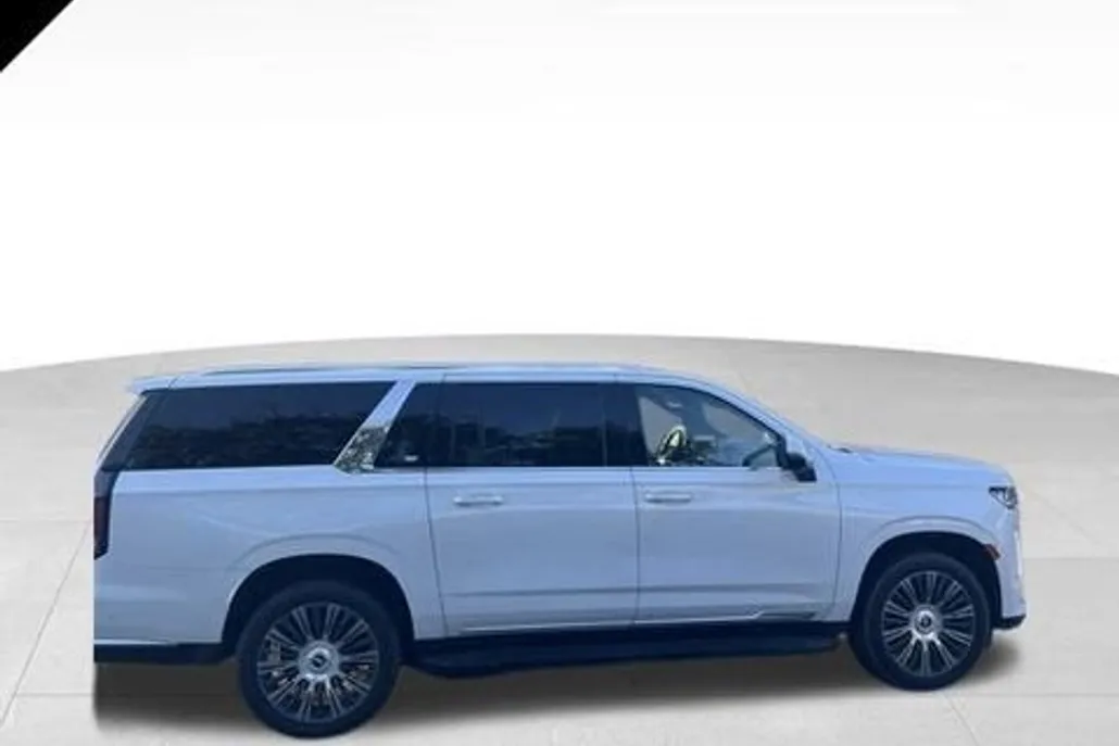2022 Cadillac Escalade ESV Premium Luxury photo 1