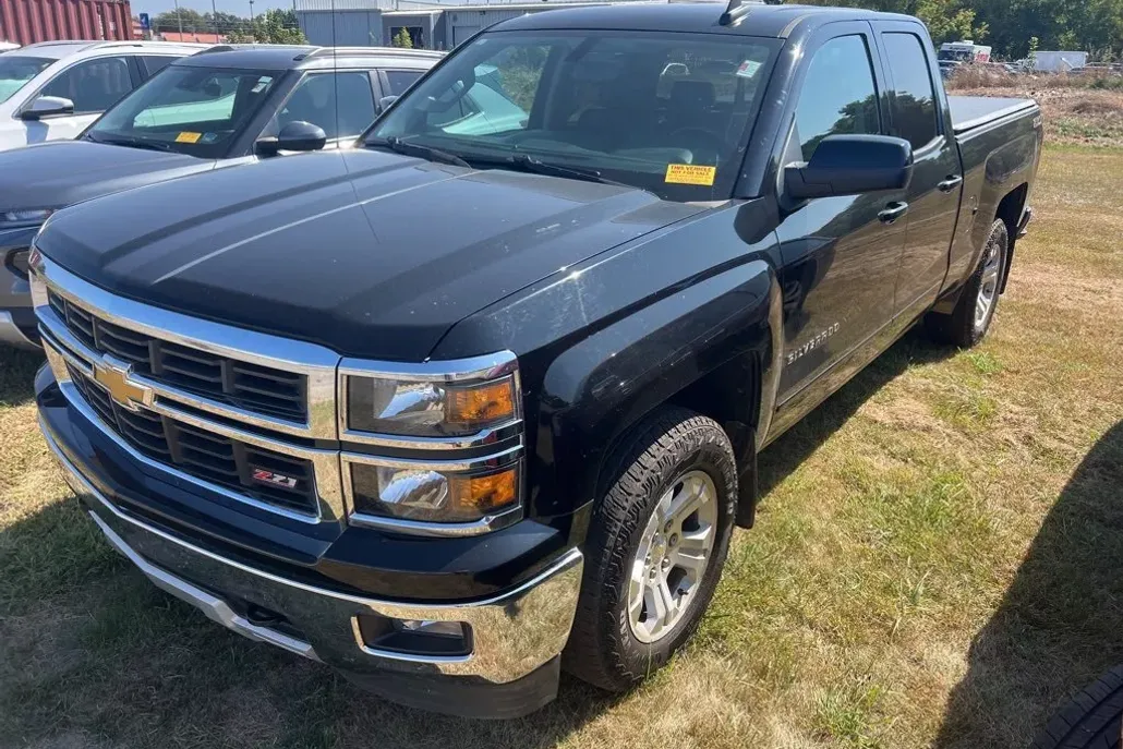 2015 Chevrolet Silverado 1500 LT photo 1
