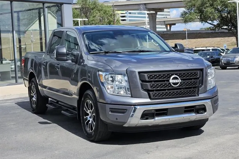 2024 Nissan Titan SV photo 1