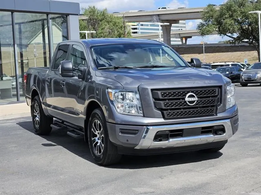 2024 Nissan Titan SV photo 1