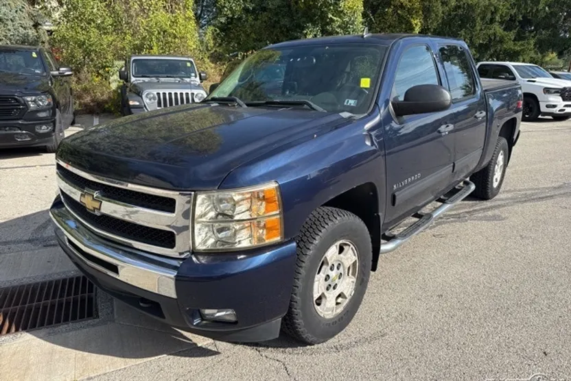 2011 Chevrolet Silverado 1500 LT photo 1