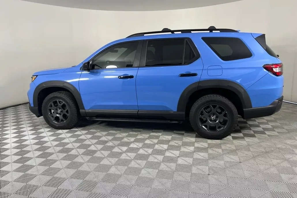 2023 Honda Pilot TrailSport photo 1