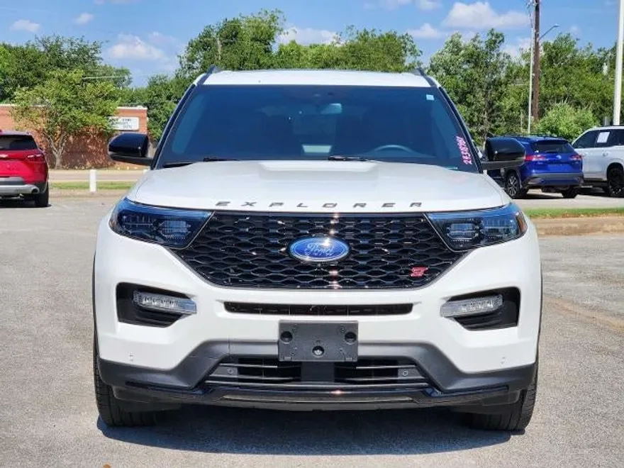2023 Ford Explorer ST photo 1
