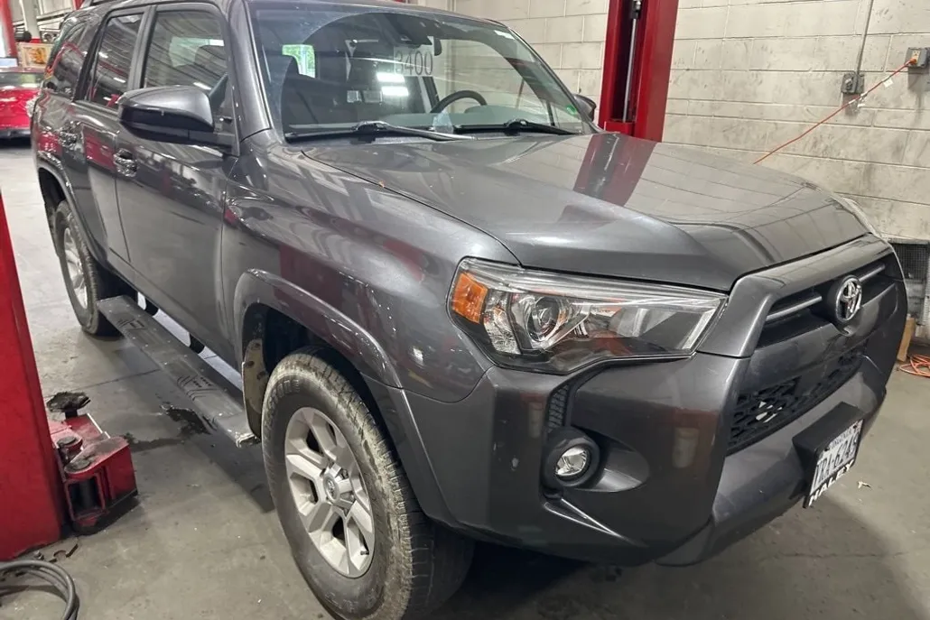 2022 Toyota 4Runner SR5 4WD photo 1