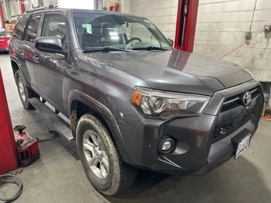 2022 Toyota 4Runner SR5 4WD photo 1