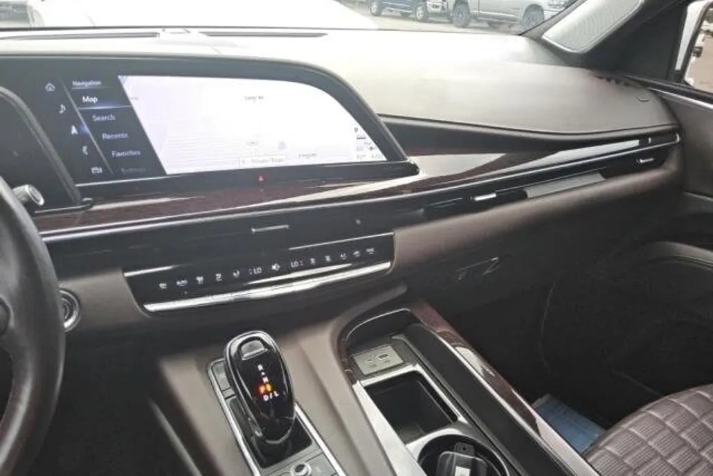 2023 Cadillac Escalade ESV Sport Platinum photo 1