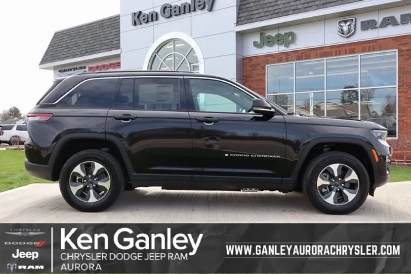 2025 Jeep Cherokee 4xe photo 1