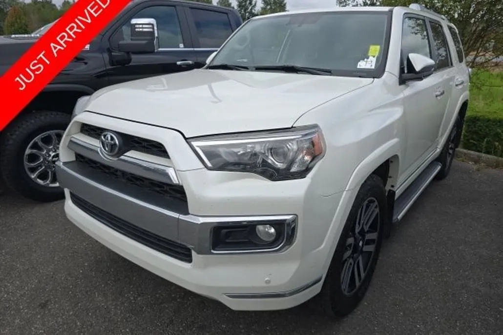 2018 Toyota 4Runner SR5 photo 1