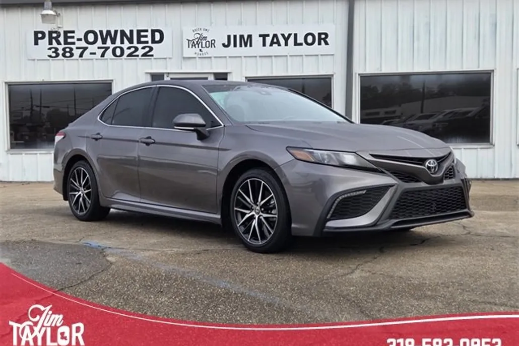 2024 Toyota Camry SE photo 1