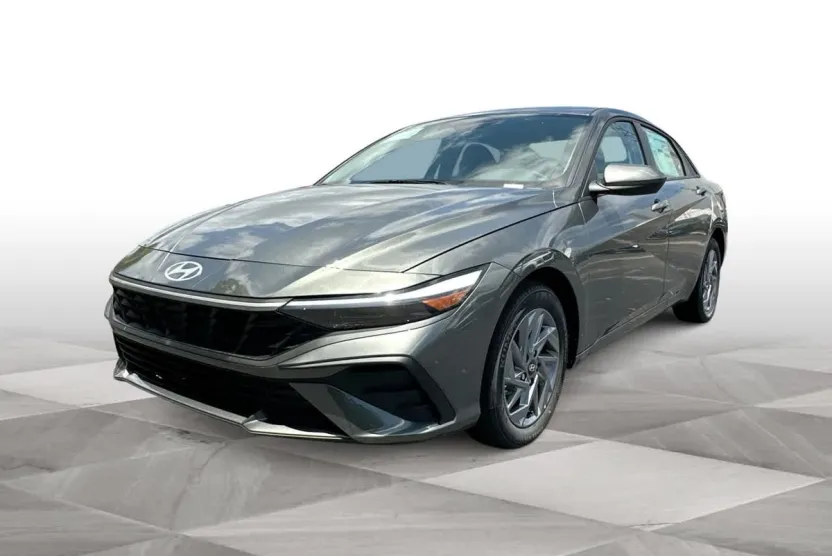 2025 Hyundai Elantra Blue SEL Sport photo 1