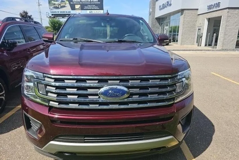 2021 Ford Expedition XLT photo 1