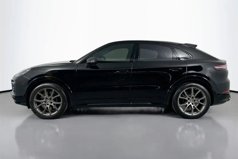 2022 Porsche Cayenne Coupe GTS photo 1