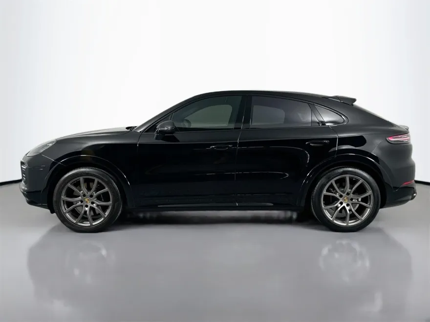 2022 Porsche Cayenne Coupe GTS photo 1