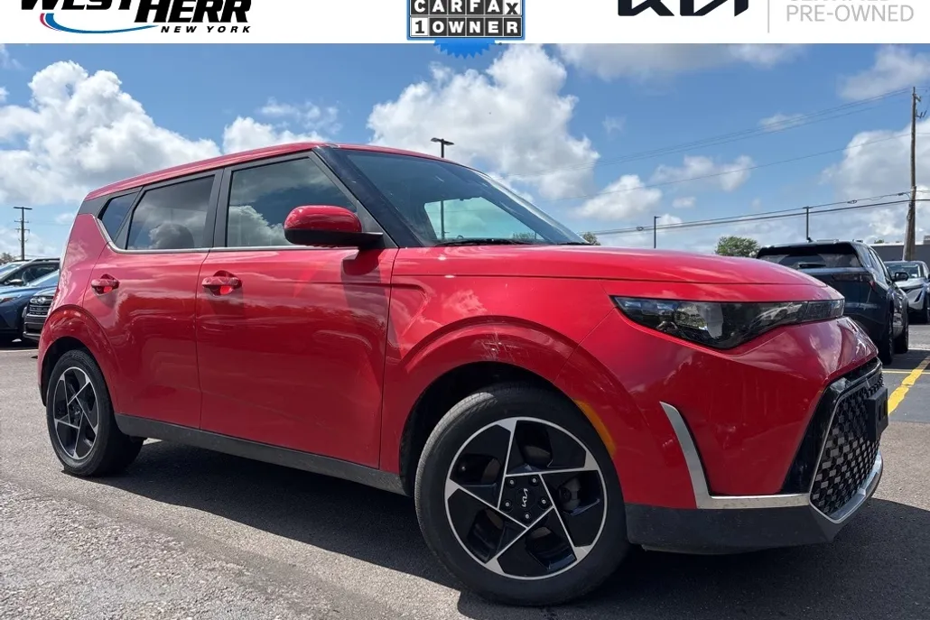 2023 Kia Soul EX photo 1
