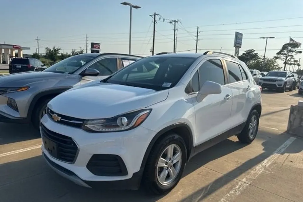 2020 Chevrolet Trax LT photo 1