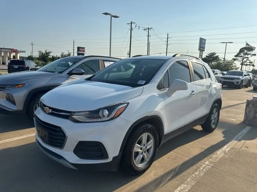 2020 Chevrolet Trax LT photo 1