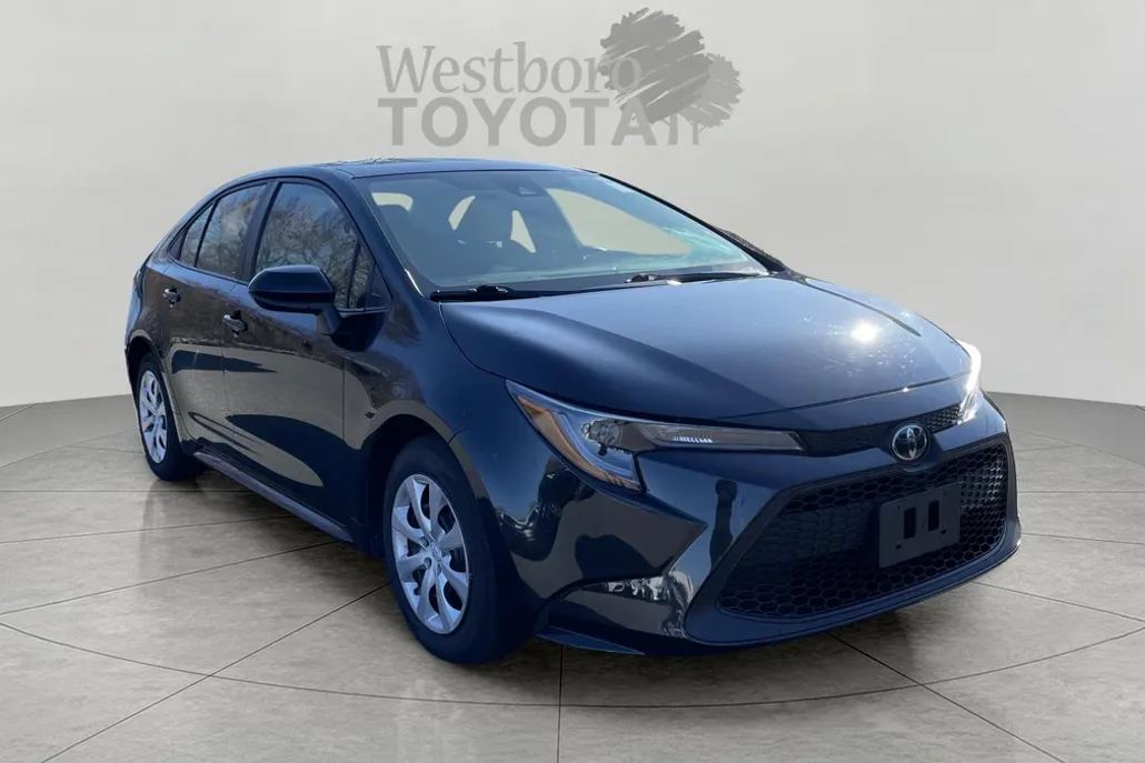 2022 Toyota Corolla LE photo 1