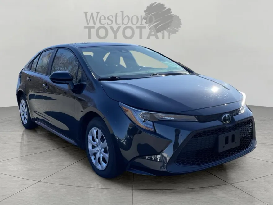 2022 Toyota Corolla LE photo 1