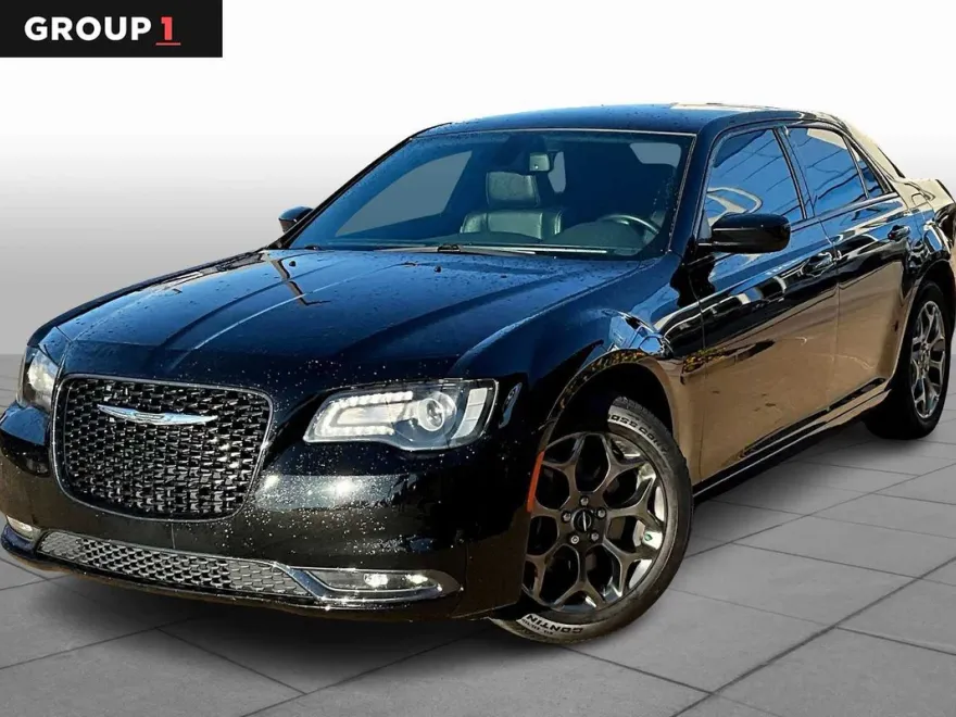 2017 Chrysler 300 photo 1