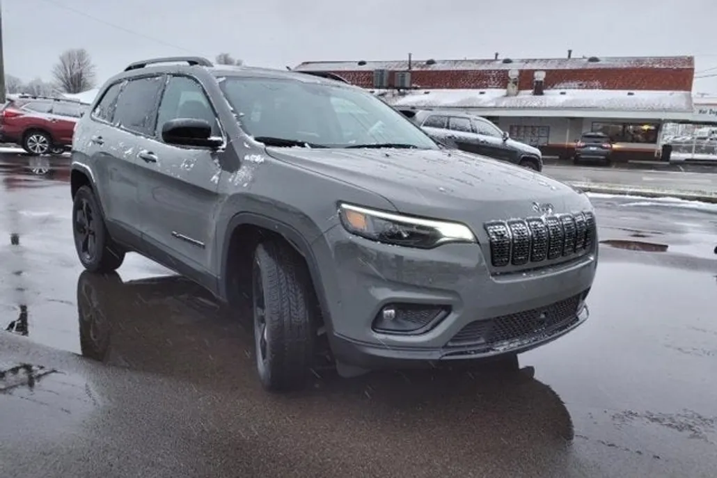 2023 Jeep Cherokee Altitude Lux photo 1