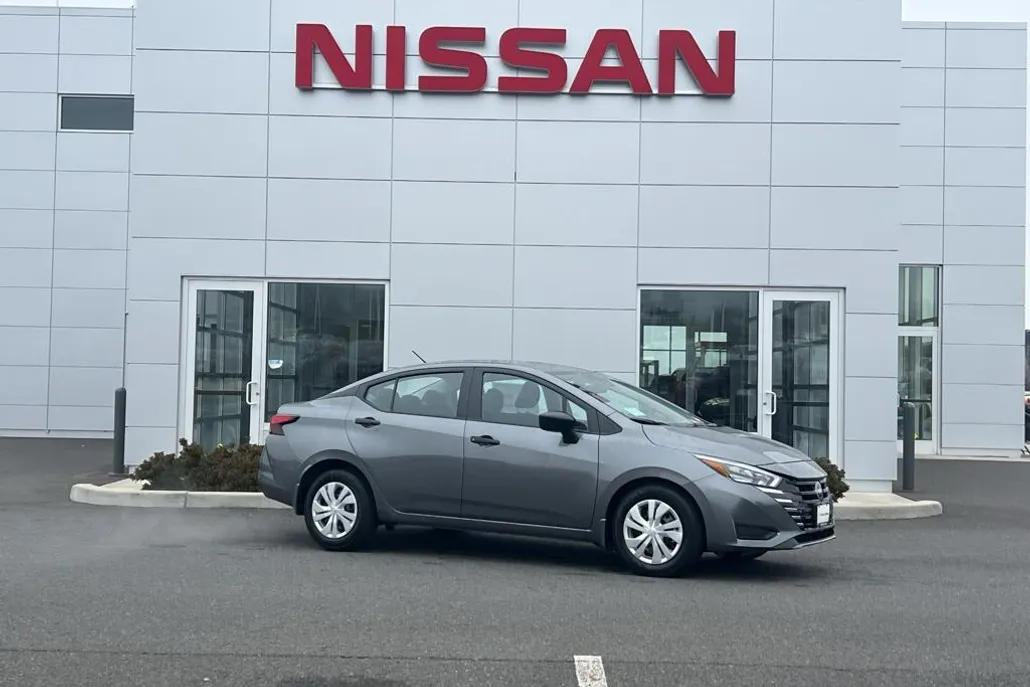 2025 Nissan Versa S photo 1