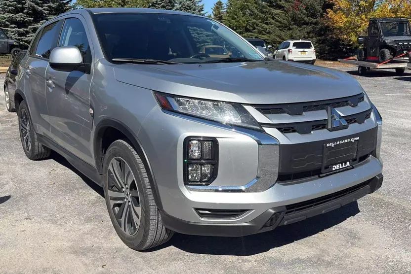 2023 Mitsubishi Outlander Sport ES photo 1
