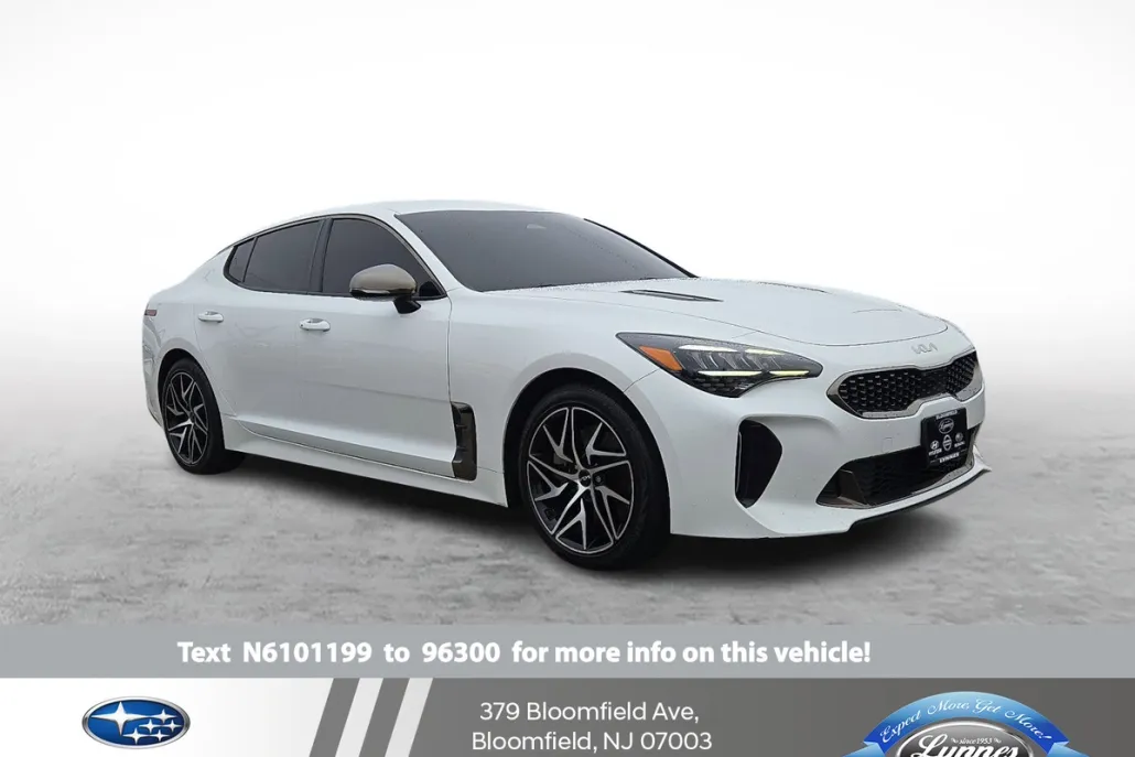 2022 Kia Stinger GT-Line photo 1