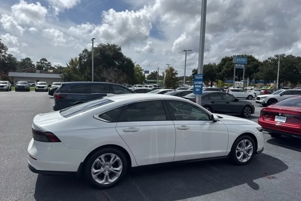 2025 Honda Accord LX photo 1
